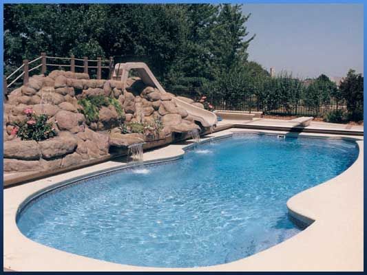Modern fiberglass swimming pool design in Stouffville, Ontario
